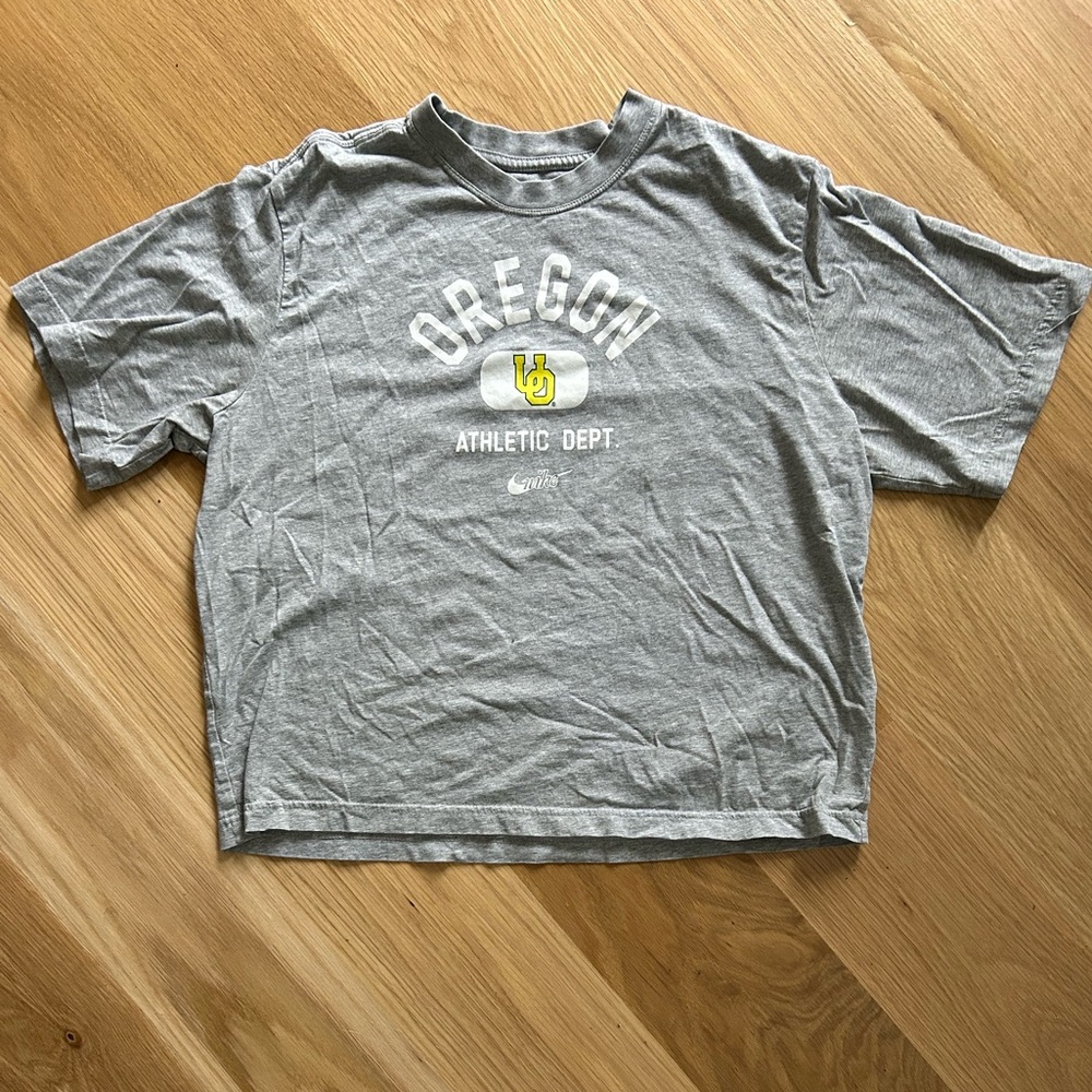 NIKE University of Oregon Athletic Dept. Oversized Crewneck Cropped The NikeTee